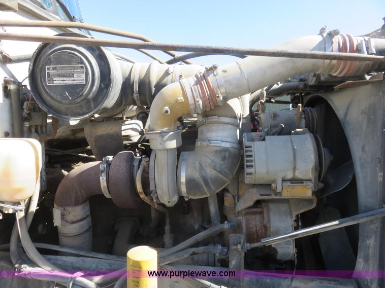 image for item K7099 1988 Peterbilt 377 semi truck