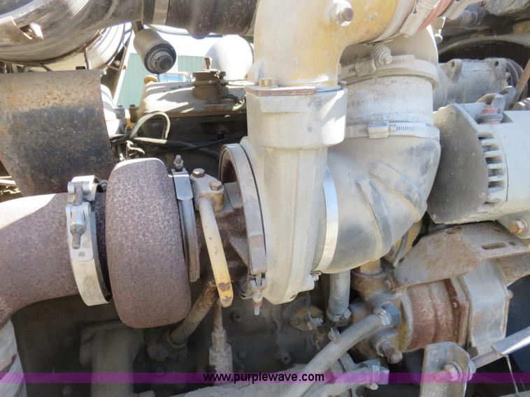 image for item K7099 1988 Peterbilt 377 semi truck