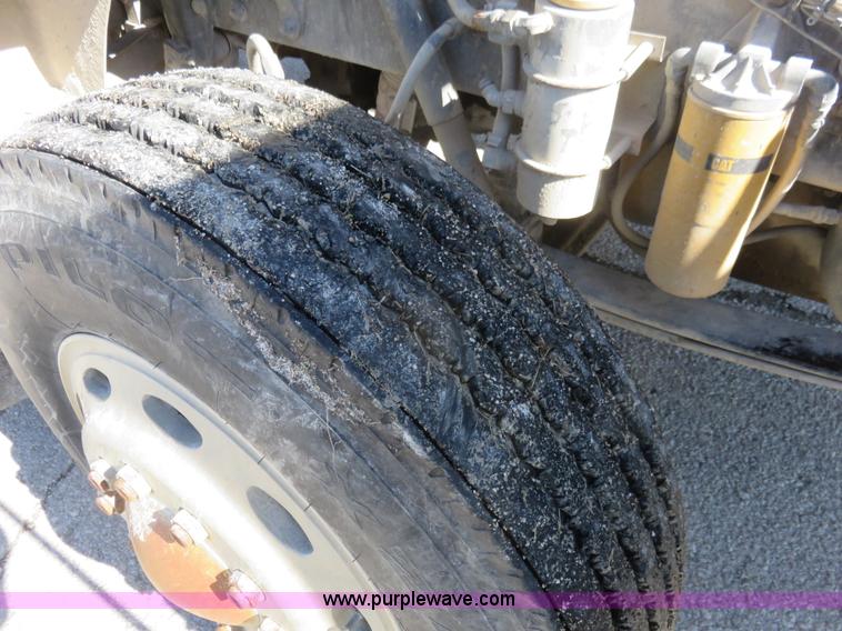 image for item K7099 1988 Peterbilt 377 semi truck