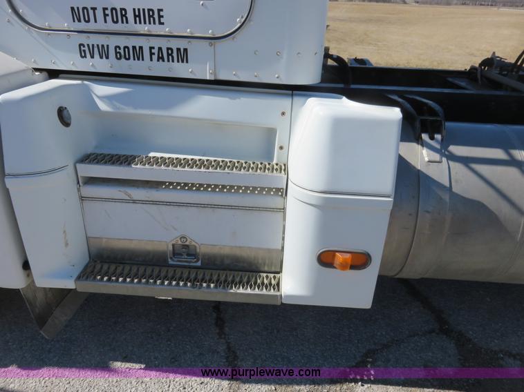 image for item K7099 1988 Peterbilt 377 semi truck