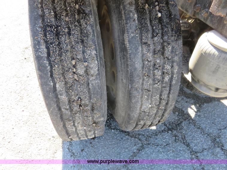 image for item K7099 1988 Peterbilt 377 semi truck