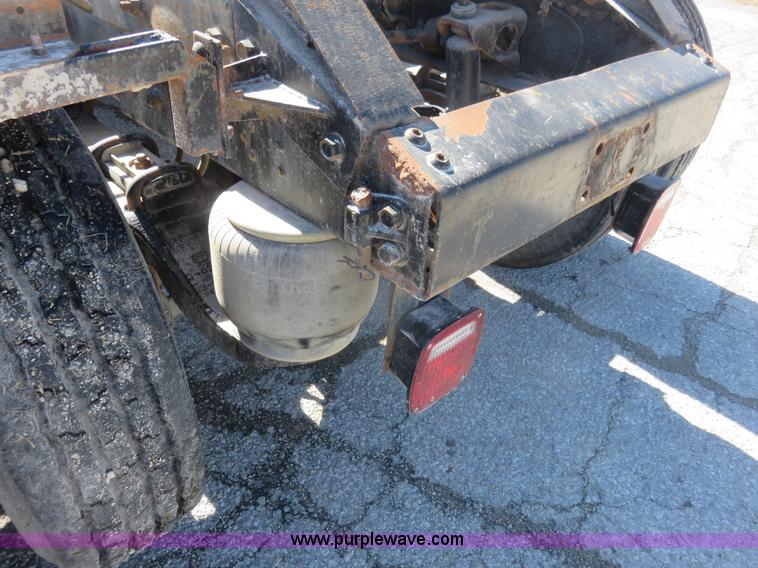 image for item K7099 1988 Peterbilt 377 semi truck