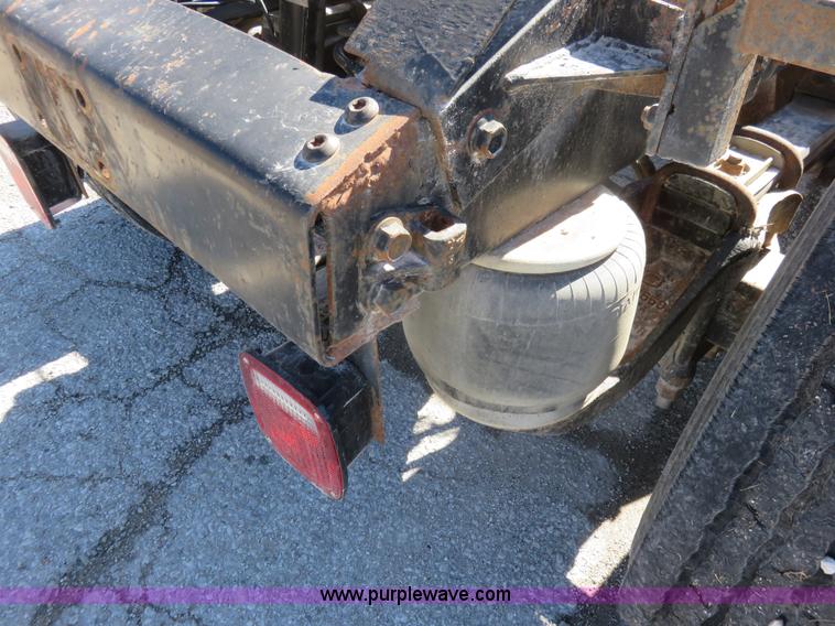 image for item K7099 1988 Peterbilt 377 semi truck