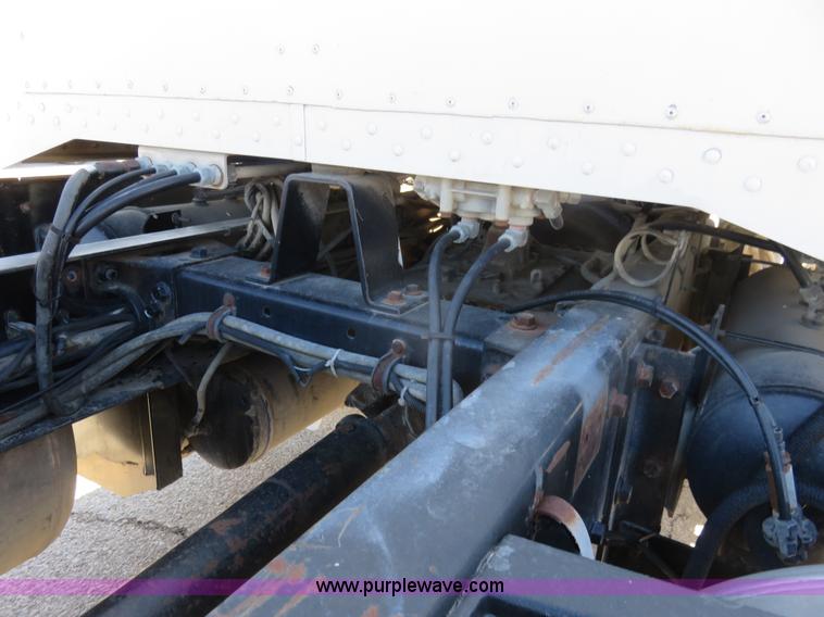 image for item K7099 1988 Peterbilt 377 semi truck