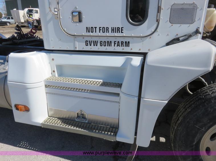 image for item K7099 1988 Peterbilt 377 semi truck