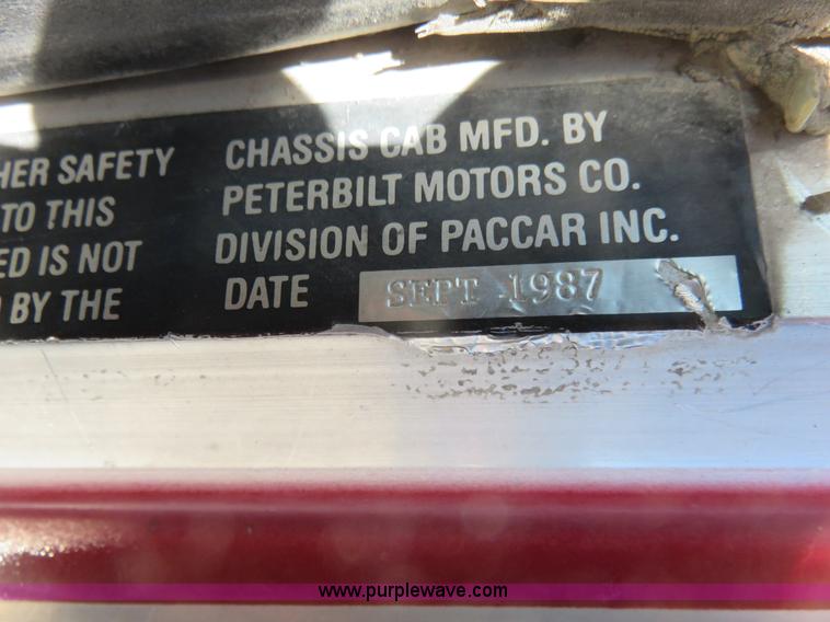 image for item K7099 1988 Peterbilt 377 semi truck