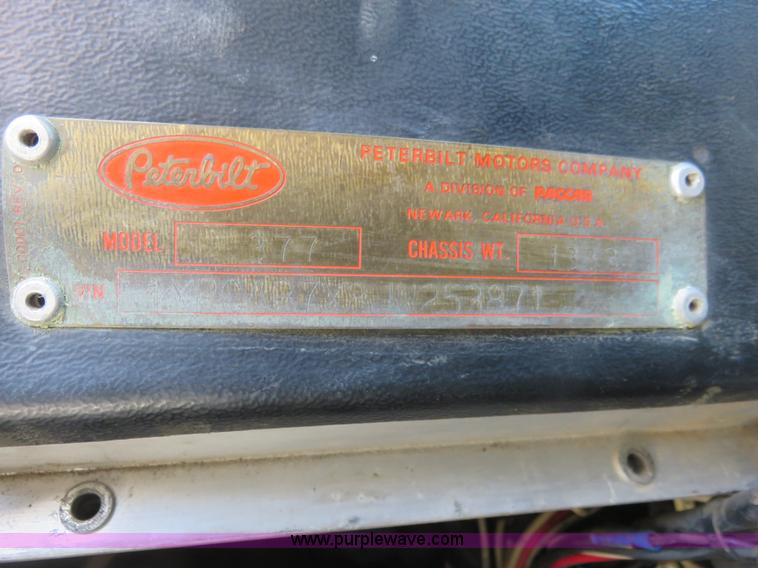 image for item K7099 1988 Peterbilt 377 semi truck