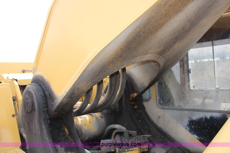 image for item K7100 1993 Caterpillar 375 excavator