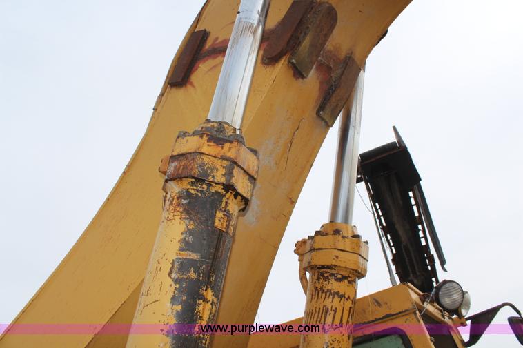 image for item K7101 1984 Caterpillar 245 excavator