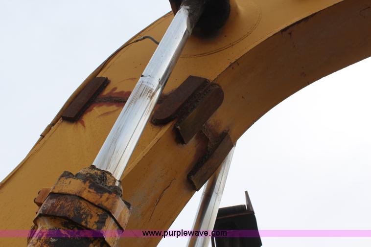 image for item K7101 1984 Caterpillar 245 excavator