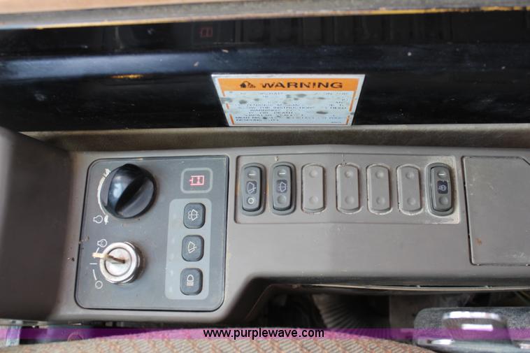 image for item K7128 1998 Caterpillar 345B L excavator