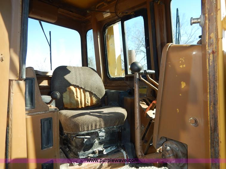 image for item K7130 1989 Caterpillar D9N dozer