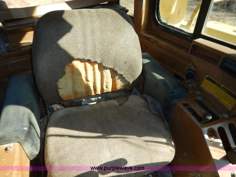 image for item K7130 1989 Caterpillar D9N dozer