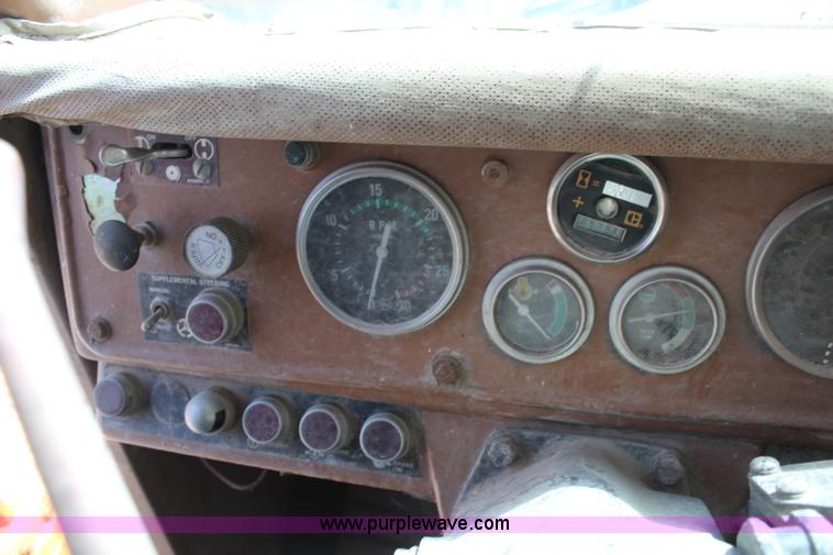 image for item K7136 1984 Caterpillar 777 haul truck