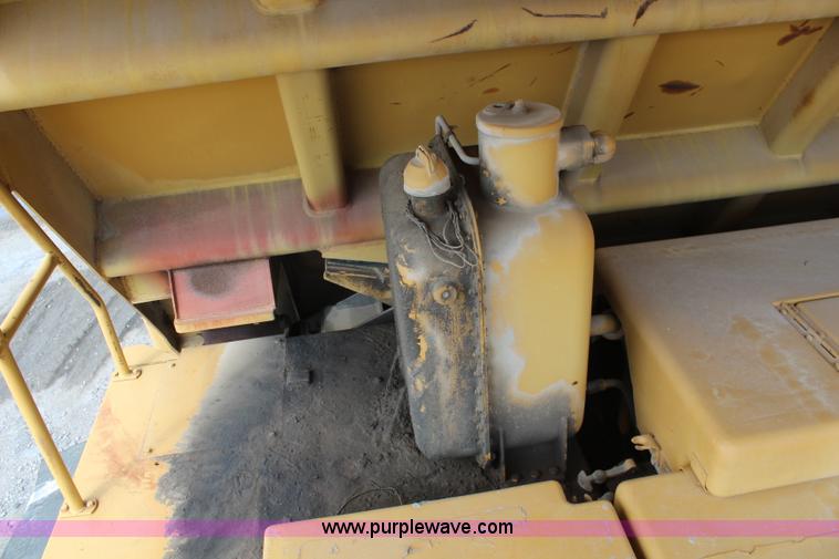 image for item K7136 1984 Caterpillar 777 haul truck