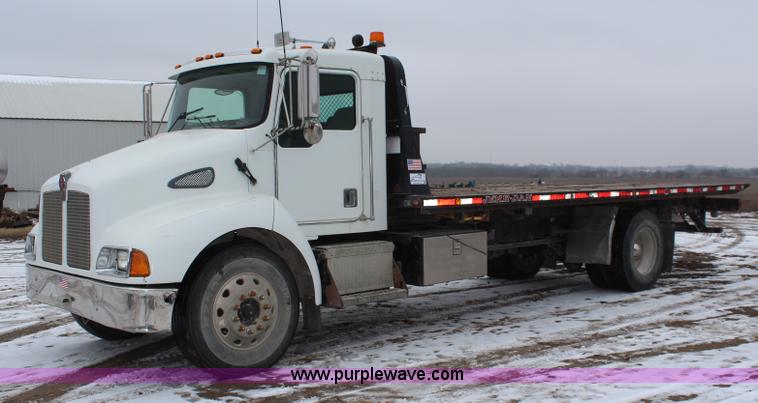 image for item K7137 2001 Kenworth T300 rollback truck
