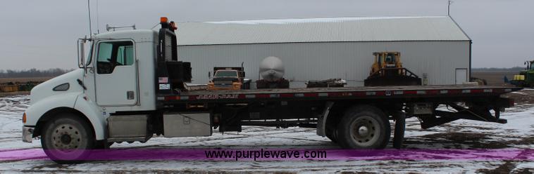 image for item K7137 2001 Kenworth T300 rollback truck