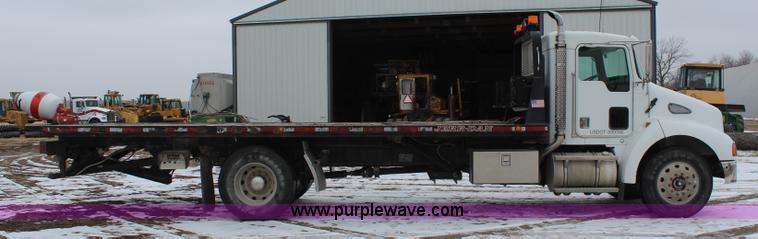 image for item K7137 2001 Kenworth T300 rollback truck