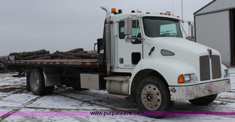 image for item K7137 2001 Kenworth T300 rollback truck