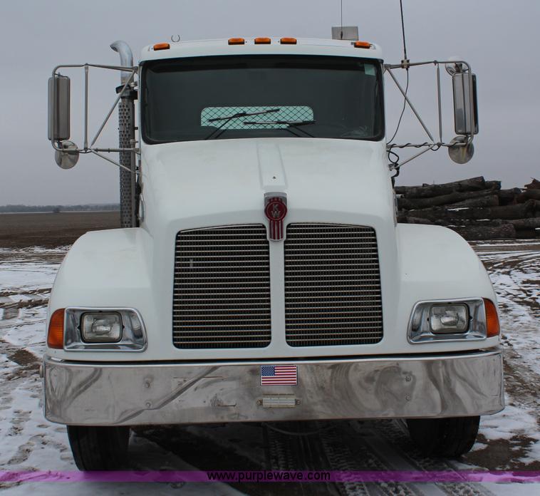 image for item K7137 2001 Kenworth T300 rollback truck