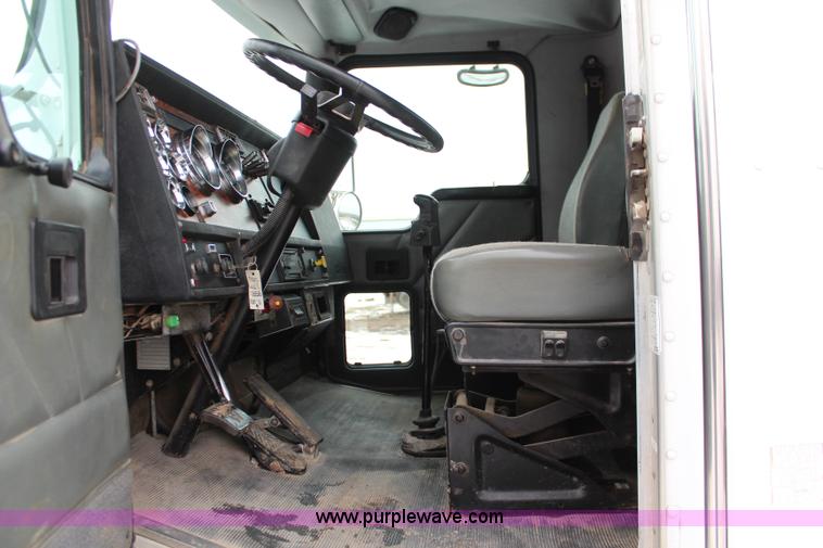 image for item K7137 2001 Kenworth T300 rollback truck