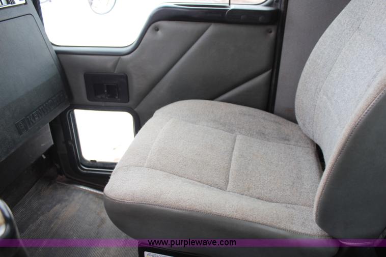 image for item K7137 2001 Kenworth T300 rollback truck