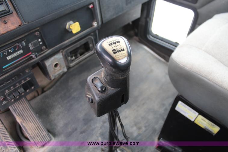 image for item K7137 2001 Kenworth T300 rollback truck