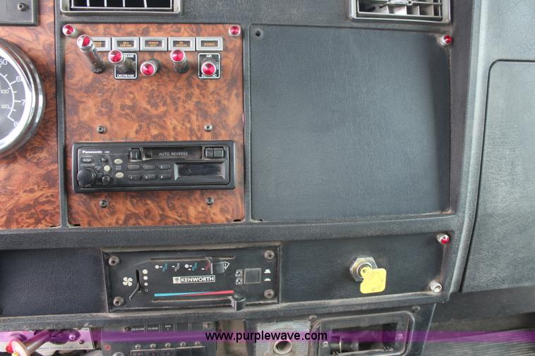 image for item K7137 2001 Kenworth T300 rollback truck