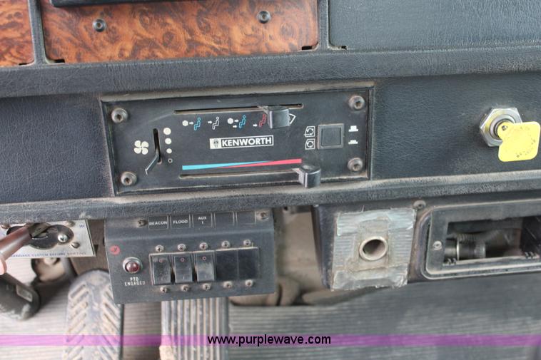 image for item K7137 2001 Kenworth T300 rollback truck