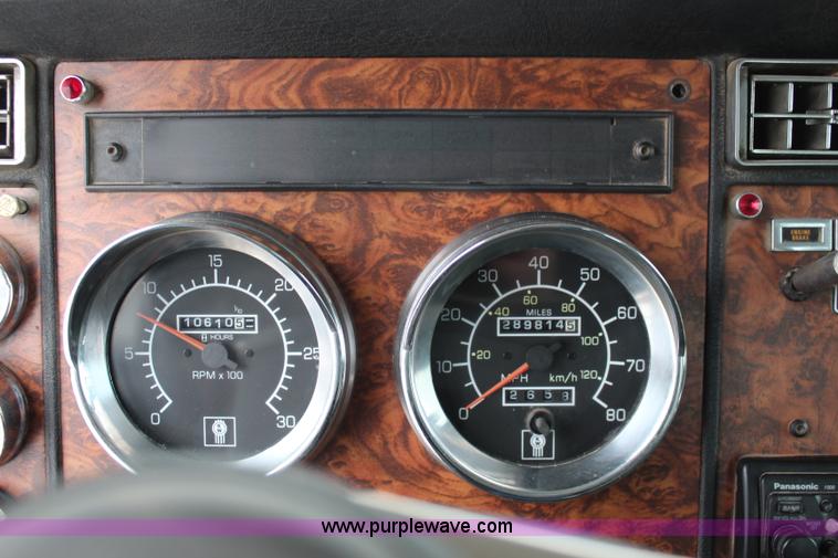 image for item K7137 2001 Kenworth T300 rollback truck