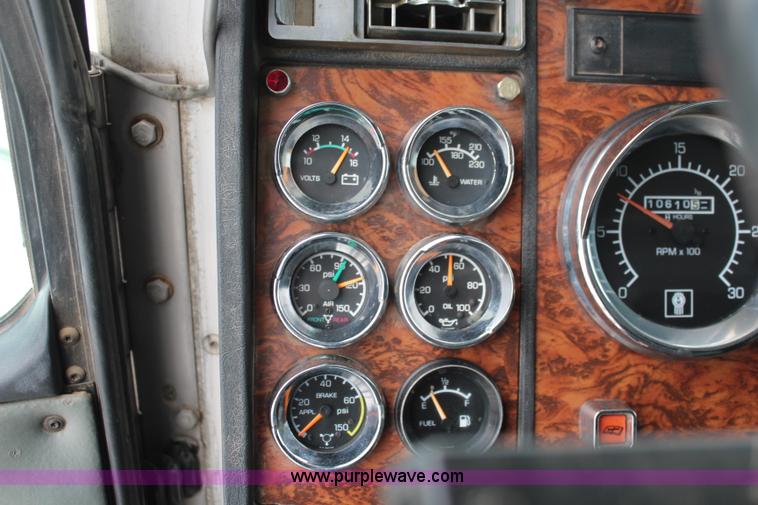 image for item K7137 2001 Kenworth T300 rollback truck