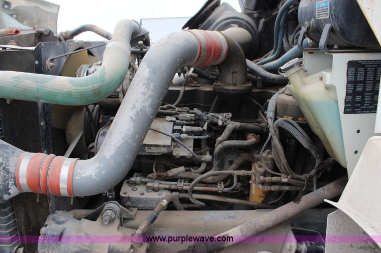 image for item K7137 2001 Kenworth T300 rollback truck