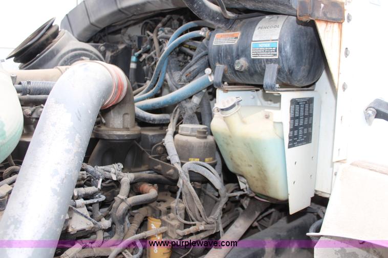 image for item K7137 2001 Kenworth T300 rollback truck