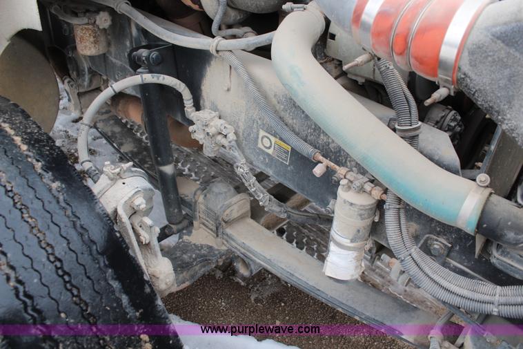 image for item K7137 2001 Kenworth T300 rollback truck