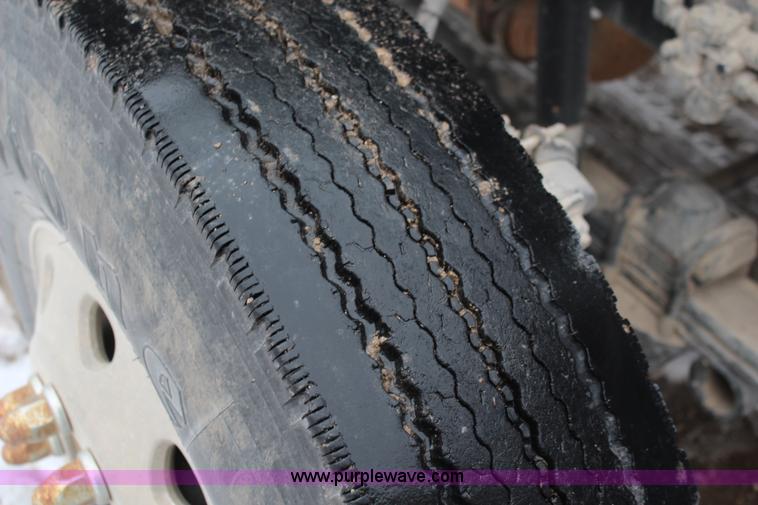 image for item K7137 2001 Kenworth T300 rollback truck