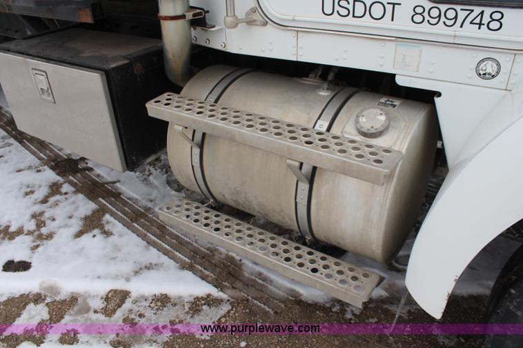 image for item K7137 2001 Kenworth T300 rollback truck