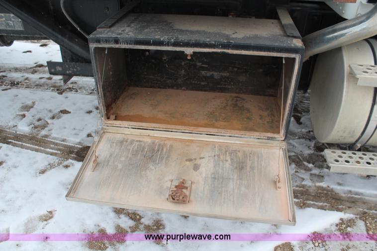 image for item K7137 2001 Kenworth T300 rollback truck