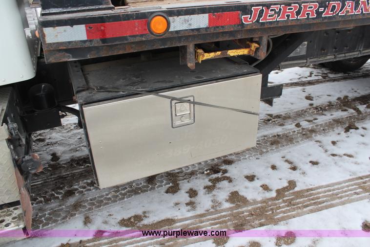 image for item K7137 2001 Kenworth T300 rollback truck