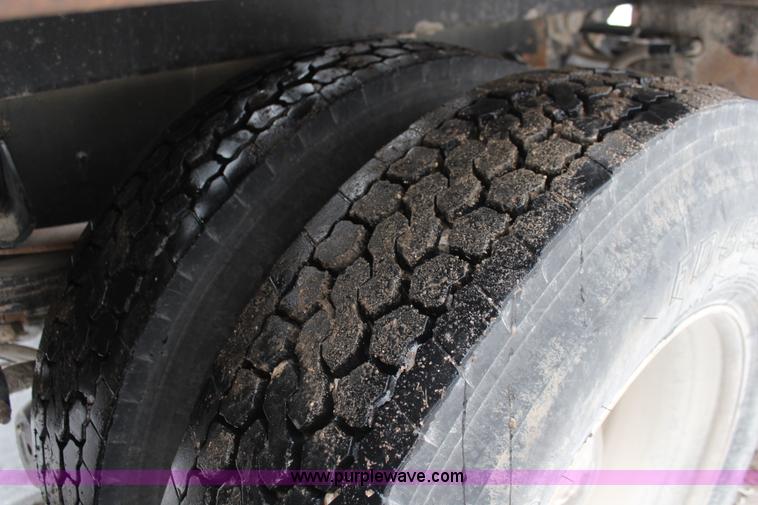 image for item K7137 2001 Kenworth T300 rollback truck