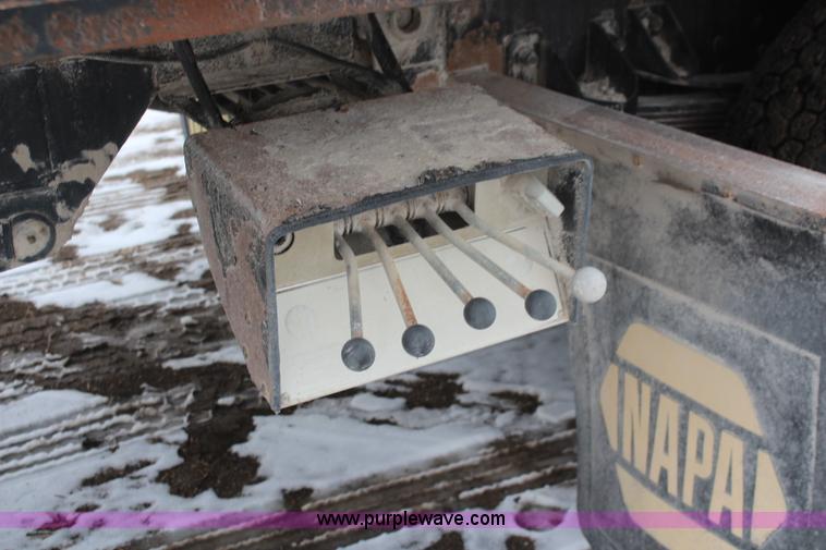 image for item K7137 2001 Kenworth T300 rollback truck