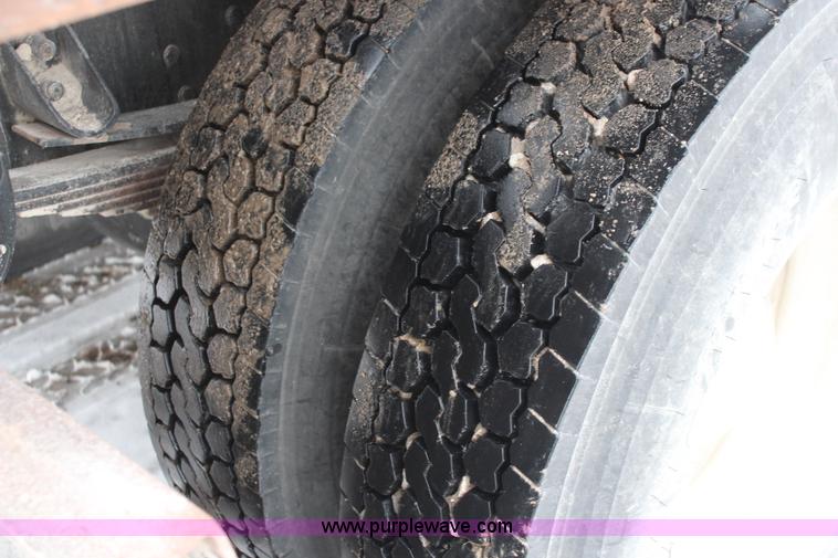 image for item K7137 2001 Kenworth T300 rollback truck