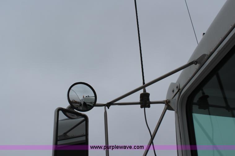 image for item K7137 2001 Kenworth T300 rollback truck