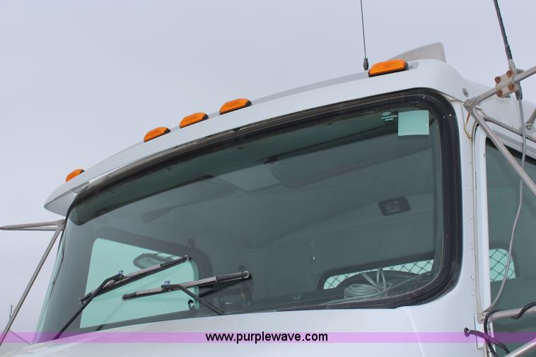 image for item K7137 2001 Kenworth T300 rollback truck