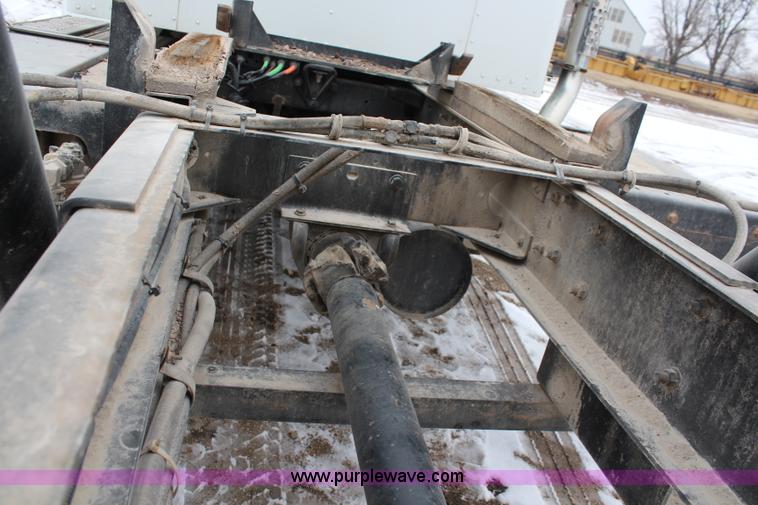 image for item K7137 2001 Kenworth T300 rollback truck