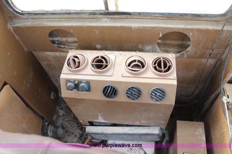 image for item K7138 1989 Caterpillar EL300 excavator