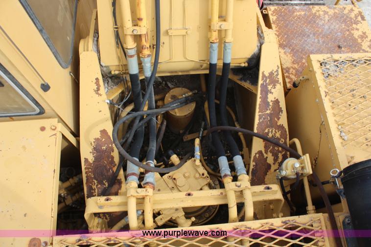 image for item K7138 1989 Caterpillar EL300 excavator