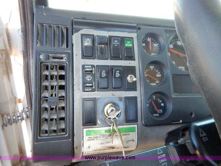 image for item K7152 1999 Freightliner FL70 service truck