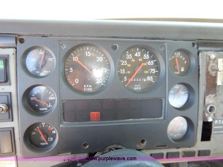 image for item K7152 1999 Freightliner FL70 service truck