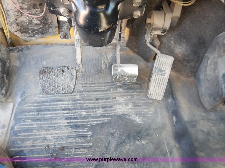 image for item K7152 1999 Freightliner FL70 service truck