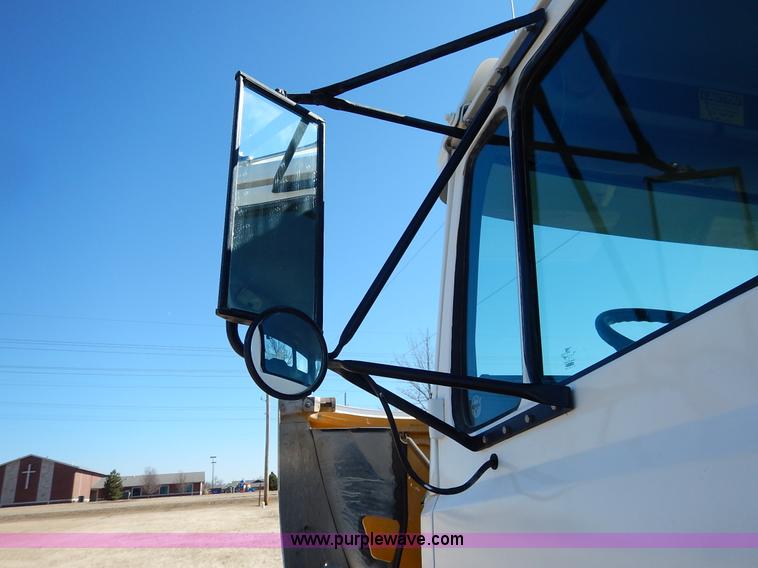 image for item K7152 1999 Freightliner FL70 service truck